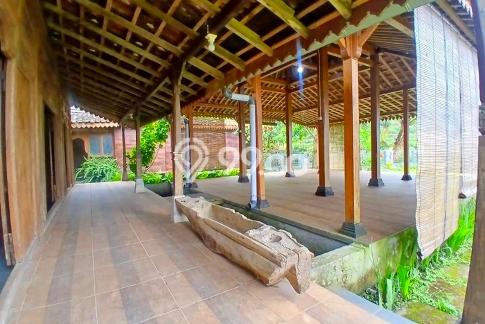 Komersial disewakan lokasi strategis Tawangmangu Karanganyar 250m2 Komersial disewakan lokasi strategis Tawangmangu Karanganyar 250m2