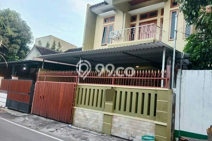 Dijual Cepat Rumah Favorit Siap Huni LB 230m2 di Banjarsari, Surakarta Dijual Cepat Rumah Favorit Siap Huni LB 230m2 di Banjarsari, Surakarta