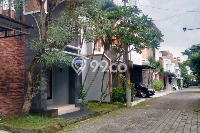 Rumah Cantik Siap Huni Di Laweyan Luas 170m2 Lokasi Strategis Rumah Cantik Siap Huni Di Laweyan Luas 170m2 Lokasi Strategis