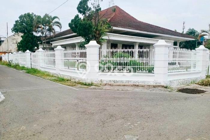 For Sale Rumah Elit Exclusive di Laweyan, Surakarta For Sale Rumah Elit Exclusive di Laweyan, Surakarta