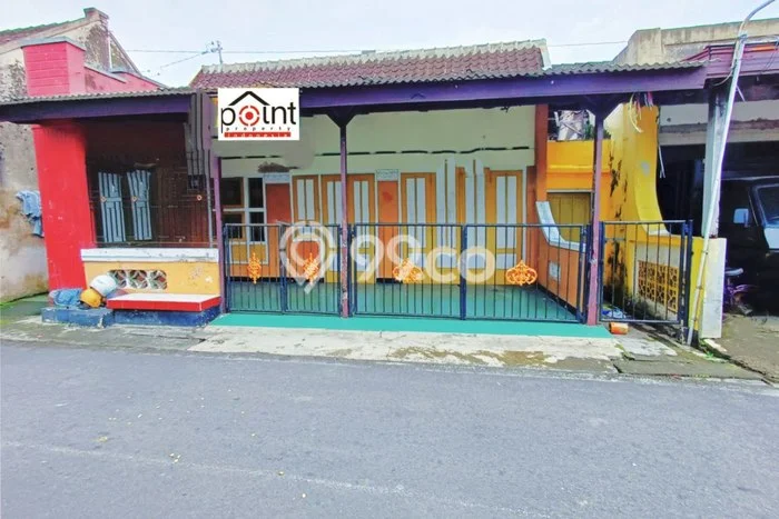 Jual Rumah Bagus Siap Huni LB 100m2 di Laweyan, Surakarta Jual Rumah Bagus Siap Huni LB 100m2 di Laweyan, Surakarta