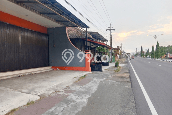 Komersial untuk disewa di Laweyan punya LT 300m2 & LB 300m2 harga sewa kompetitif Komersial untuk disewa di Laweyan punya LT 300m2 & LB 300m2 harga sewa kompetitif