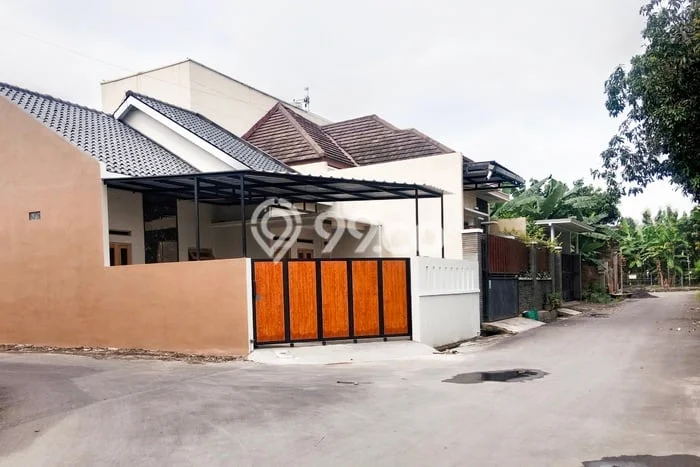 Jual Rumah Bagus Siap Huni LB 80m2 di Banjarsari, Surakarta Jual Rumah Bagus Siap Huni LB 80m2 di Banjarsari, Surakarta