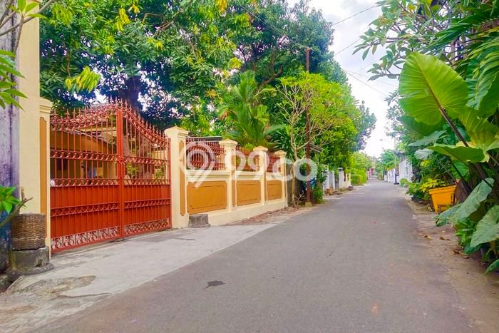 Jual Rumah Bagus Siap Huni LB 140m2 di Banjarsari, Surakarta Jual Rumah Bagus Siap Huni LB 140m2 di Banjarsari, Surakarta