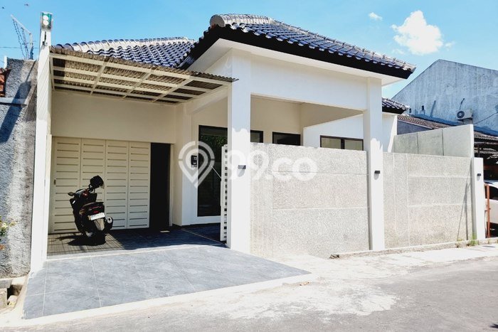 Jual Rumah Favorit Siap Huni LB 150m2 di Laweyan, Surakarta Jual Rumah Favorit Siap Huni LB 150m2 di Laweyan, Surakarta