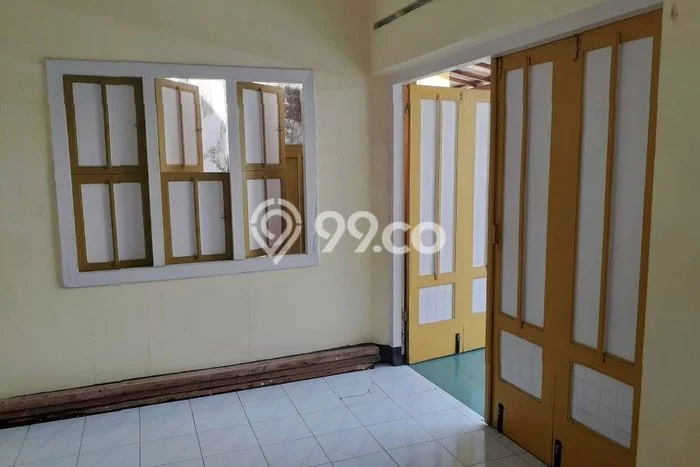 Jual Rumah Bagus Siap Huni LB 100m2 di Laweyan, Surakarta Jual Rumah Bagus Siap Huni LB 100m2 di Laweyan, Surakarta