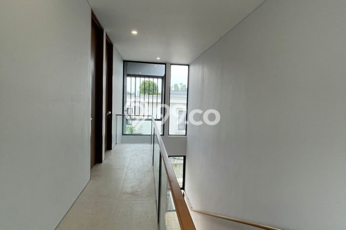 Rumah Elit Modern Tanpa Renovasi di Kemang Jakarta Selatan Rumah Elit Modern Tanpa Renovasi di Kemang Jakarta Selatan