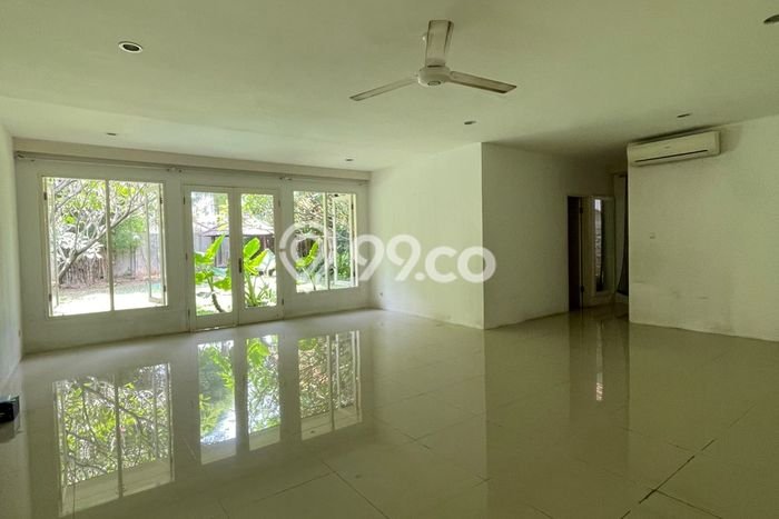 Hunian Mewah LB 500m2 Siap Huni Desain Elegan di Kemang, Jakarta Selatan Hunian Mewah LB 500m2 Siap Huni Desain Elegan di Kemang, Jakarta Selatan