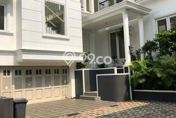 Ready to Use! Premium House LT 244m2 Desain Elegan di Ampera Ready to Use! Premium House LT 244m2 Desain Elegan di Ampera