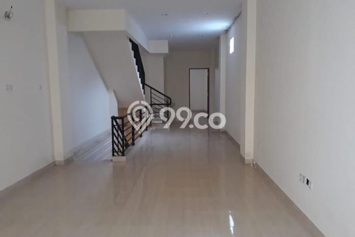 LOKASI STRATEGIS! Ruko di , Luas 285m2m², Jalan Utama LOKASI STRATEGIS! Ruko di , Luas 285m2m², Jalan Utama