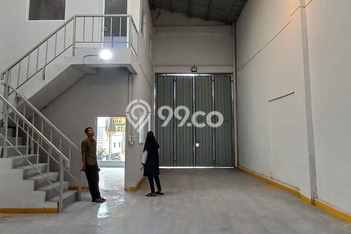LOKASI STRATEGIS! Gudang Kawasan , Luas 300m2m², Akses Strategis LOKASI STRATEGIS! Gudang Kawasan , Luas 300m2m², Akses Strategis