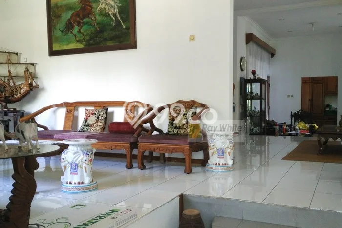 Rumah Elit LB 350m2 Siap Pakai Desain Elegan di Cikutra, Bandung Rumah Elit LB 350m2 Siap Pakai Desain Elegan di Cikutra, Bandung