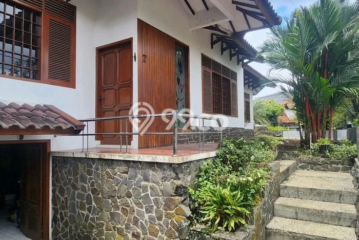 Rumah Elit LB 350m2 Siap Pakai Desain Elegan di Cikutra, Bandung Rumah Elit LB 350m2 Siap Pakai Desain Elegan di Cikutra, Bandung