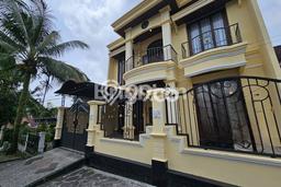 For Sale! Premium House LT 200m2 Desain Elegan di Balikpapan Baru For Sale! Premium House LT 200m2 Desain Elegan di Balikpapan Baru