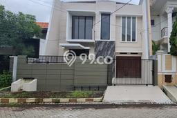 Dijual Rumah Premium dengan Fasilitas Sekitar Komplit di Sukolilo, Surabaya Dijual Rumah Premium dengan Fasilitas Sekitar Komplit di Sukolilo, Surabaya