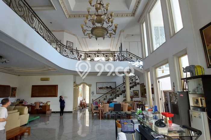 Rumah Luxury Modern Tanpa Renovasi di Dharma Husada Surabaya Rumah Luxury Modern Tanpa Renovasi di Dharma Husada Surabaya
