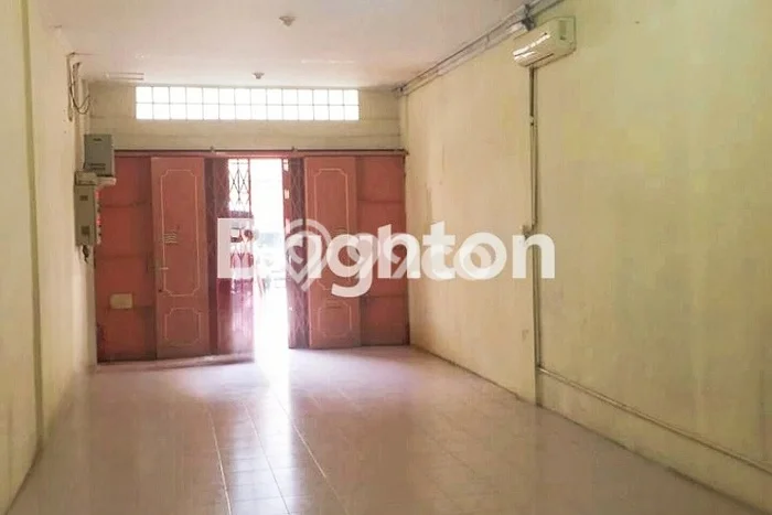 LOKASI STRATEGIS! Ruko Disewakan Kawasan Medan Area, Luas 240m², Area Bisnis LOKASI STRATEGIS! Ruko Disewakan Kawasan Medan Area, Luas 240m², Area Bisnis