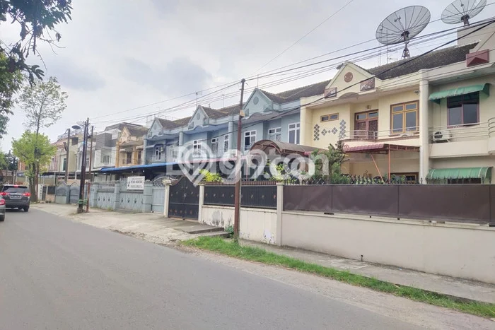 Siap Huni Rumah Mewah 5 Kamar di Medan Polonia Dekat ke Mana Pun Siap Huni Rumah Mewah 5 Kamar di Medan Polonia Dekat ke Mana Pun