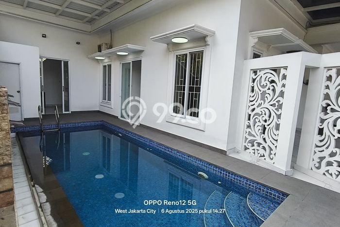 Rumah Luxury Modern Tanpa Renovasi di Joglo Jakarta Barat Rumah Luxury Modern Tanpa Renovasi di Joglo Jakarta Barat