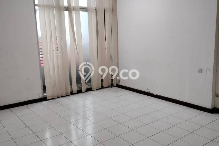 Disewakan Ruko di Kawasan Ramai Jembatan Besi Luas 215m2 Disewakan Ruko di Kawasan Ramai Jembatan Besi Luas 215m2