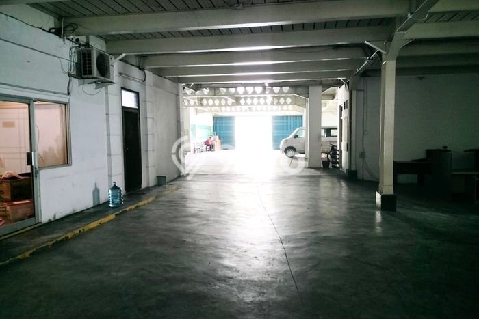 Gedung Strategis Dan Luas Cocok Untuk Perkantoran, Tempat Usaha Terletak Di Jalan Raya Bandengan Gedung Strategis Dan Luas Cocok Untuk Perkantoran, Tempat Usaha Terletak Di Jalan Raya Bandengan