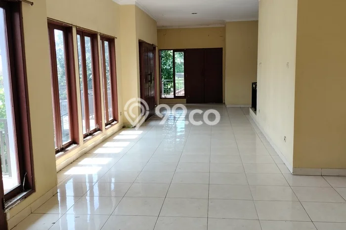 Rumah Luas 2 Lantai Ada 12 Kamar Bebas Banjir Lokasi Strategis di Jalan Palapa Belakang Sunrise Garden Rumah Luas 2 Lantai Ada 12 Kamar Bebas Banjir Lokasi Strategis di Jalan Palapa Belakang Sunrise Garden