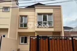 Dijual Rumah Mewah Elegan Dengan View Cantik di Summarecon Serpong, Tangerang Dijual Rumah Mewah Elegan Dengan View Cantik di Summarecon Serpong, Tangerang