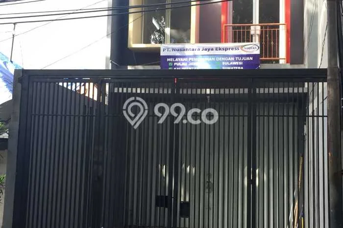 Ruko bagus disewakan di Tanah Abang Jakarta Pusat dengan LB 120m2 harga sewa terbaik Ruko bagus disewakan di Tanah Abang Jakarta Pusat dengan LB 120m2 harga sewa terbaik