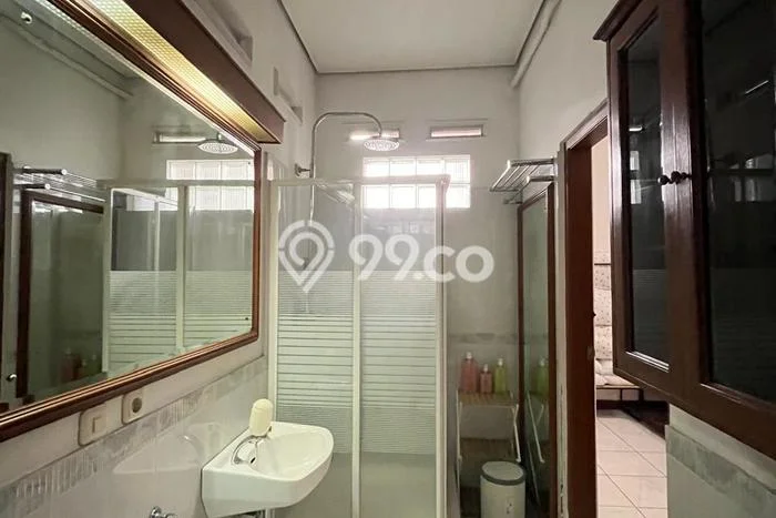 Disewakan Hunian Konsep Minimalis di Menteng Jakarta Pusat dengan 5 KT Disewakan Hunian Konsep Minimalis di Menteng Jakarta Pusat dengan 5 KT