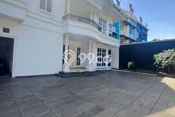 Hunian Minimalis dengan LT 390m2 & LB 270m2 Disewakan di Senopati Hunian Minimalis dengan LT 390m2 & LB 270m2 Disewakan di Senopati