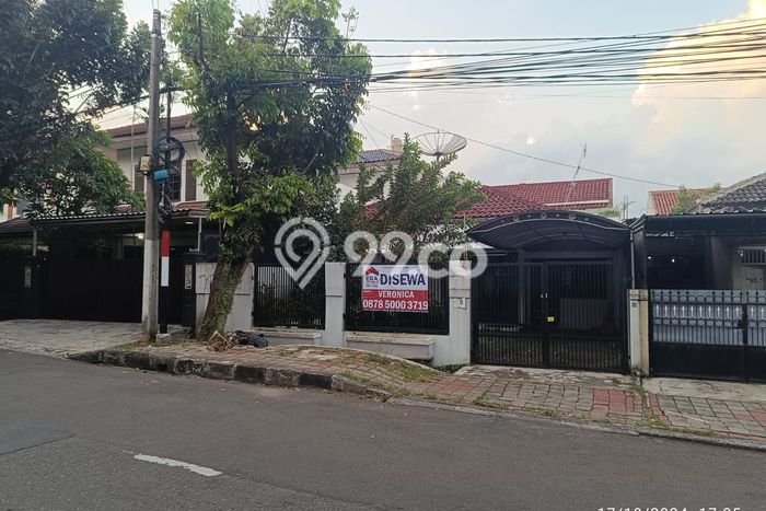 Disewakan! Rumah 5 Kamar Tidur &
4 Kamar Mandi di Bantar Jati, Bogor Disewakan! Rumah 5 Kamar Tidur &
4 Kamar Mandi di Bantar Jati, Bogor