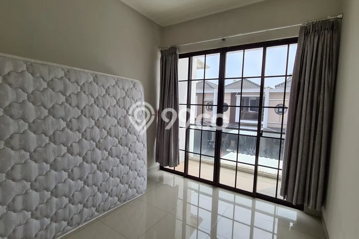 Rumah Disewakan Jakarta Barat LT 90m2 LB 90m2 Area Green Lake City Rumah Disewakan Jakarta Barat LT 90m2 LB 90m2 Area Green Lake City