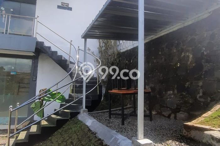 LOKASI TERBAIK! Vila di , Luas 573m2m², Lokasi Premium dengan jalan mudah LOKASI TERBAIK! Vila di , Luas 573m2m², Lokasi Premium dengan jalan mudah