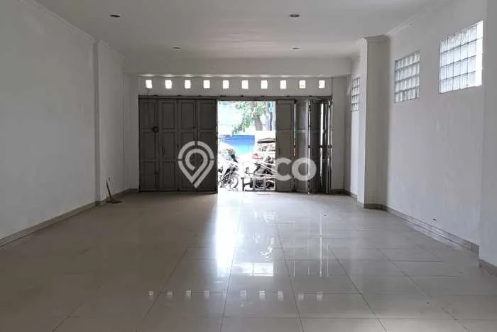 Ruko Dijual di Bandung LT 169m2 & LB 325m2 Lokasi Terbaik! Ruko Dijual di Bandung LT 169m2 & LB 325m2 Lokasi Terbaik!