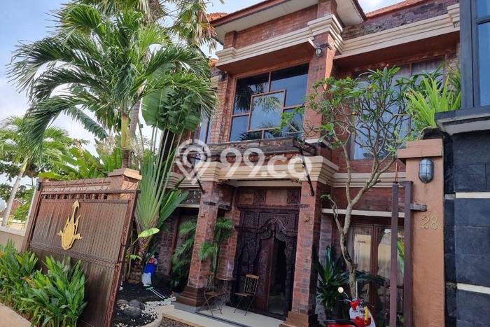 Rumah Elit LB 270m2 Siap Huni Desain Elegan di Kerobokan Kelod, Badung Rumah Elit LB 270m2 Siap Huni Desain Elegan di Kerobokan Kelod, Badung