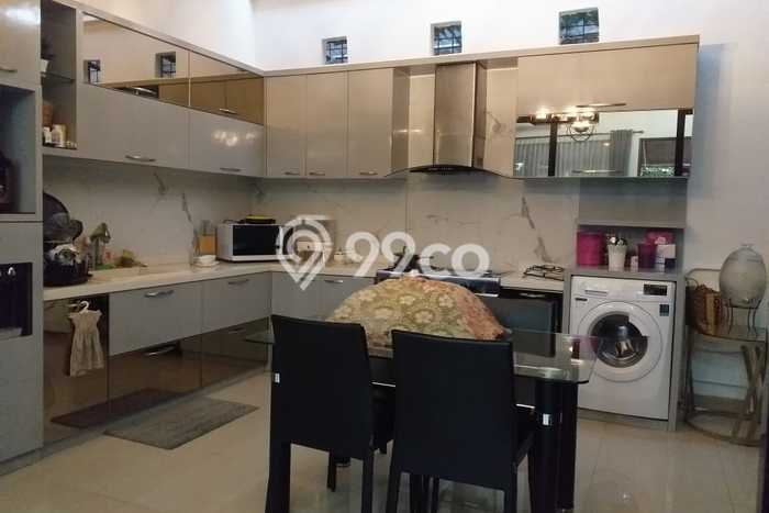 Rumah 2 Kamar Dekat Sekolah di Legenda Wisata, Jakarta Timur Rumah 2 Kamar Dekat Sekolah di Legenda Wisata, Jakarta Timur