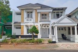 HUNIAN PILIHAN! Rumah di Kota Wisata, LT 240m² Bangunan 350m² HUNIAN PILIHAN! Rumah di Kota Wisata, LT 240m² Bangunan 350m²