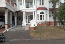 Rumah Nyaman di Kota Wisata, Bogor, Luas 180m² Bangunan 162m² Rumah Nyaman di Kota Wisata, Bogor, Luas 180m² Bangunan 162m²