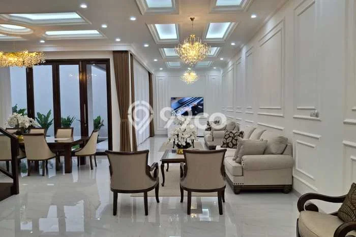 Ready to Use! Premium House LT 240m2 Desain Elegan di Cibubur Ready to Use! Premium House LT 240m2 Desain Elegan di Cibubur