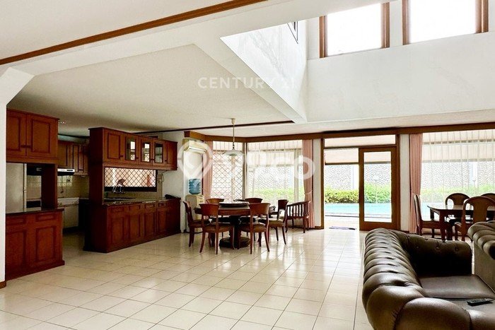 Hunian Modern dengan LT 700m2 & LB 550m2 Dikontrakkan di Pondok Indah Hunian Modern dengan LT 700m2 & LB 550m2 Dikontrakkan di Pondok Indah