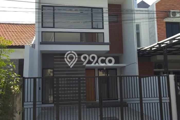 Dijual Hunian Rumah Terawat 4 Kamar di Semolowaru, Surabaya Dijual Hunian Rumah Terawat 4 Kamar di Semolowaru, Surabaya