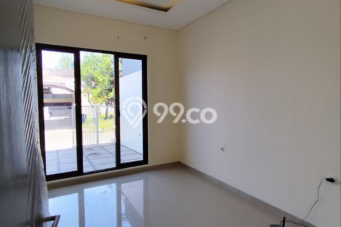 Siap Huni Rumah Mewah 5 Kamar di Rungkut Dekat ke Mana Saja Siap Huni Rumah Mewah 5 Kamar di Rungkut Dekat ke Mana Saja