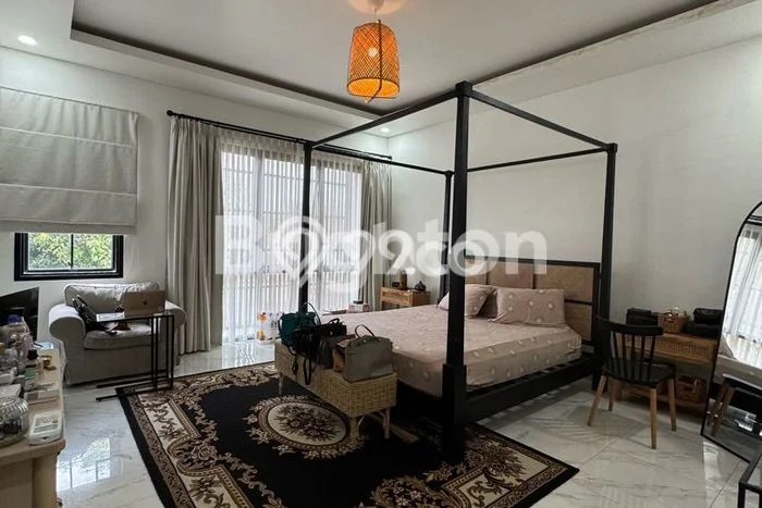 Siap Huni Hunian Elit 5 Kamar di Serpong Dekat ke Mana Saja Siap Huni Hunian Elit 5 Kamar di Serpong Dekat ke Mana Saja