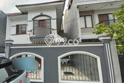 Rumah Mewah LB 240m2 Siap Pakai Desain Elegan di Taman Palem, Jakarta Barat Rumah Mewah LB 240m2 Siap Pakai Desain Elegan di Taman Palem, Jakarta Barat