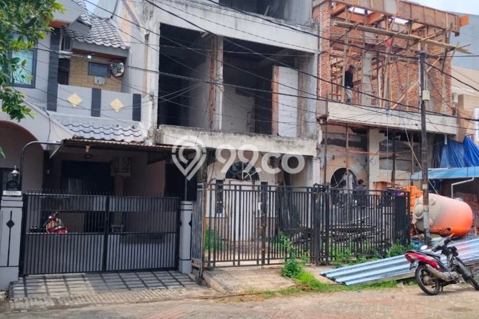 Hunian Mewah LB 180m2 Siap Huni Desain Elegan di Taman Surya, Jakarta Barat Hunian Mewah LB 180m2 Siap Huni Desain Elegan di Taman Surya, Jakarta Barat