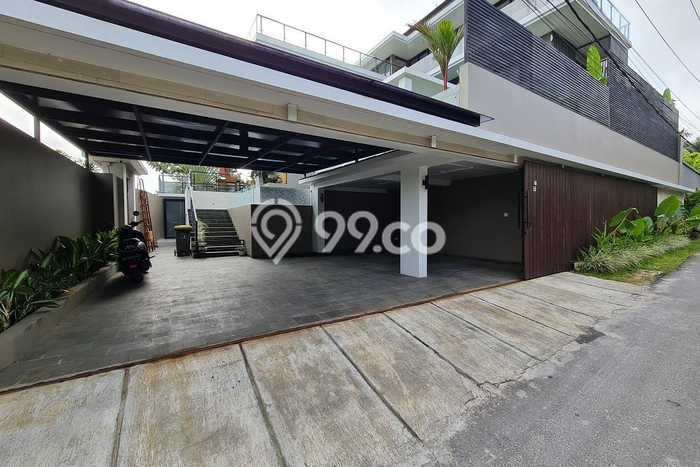 Rumah Elit LB 550m2 Siap Pakai Desain Elegan di Jimbaran, Badung Rumah Elit LB 550m2 Siap Pakai Desain Elegan di Jimbaran, Badung