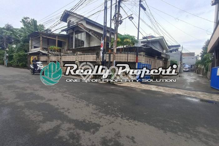 Rumah Sewa Bekasi LT 215m2 LB 240m2 Kawasan Jatiwaringin Rumah Sewa Bekasi LT 215m2 LB 240m2 Kawasan Jatiwaringin