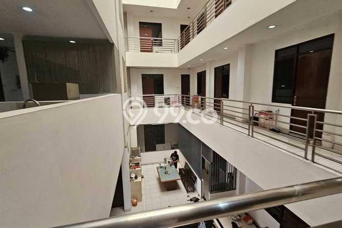 Siap Huni Rumah Mewah 51 Kamar di Palmerah Dekat ke Mana Saja Siap Huni Rumah Mewah 51 Kamar di Palmerah Dekat ke Mana Saja