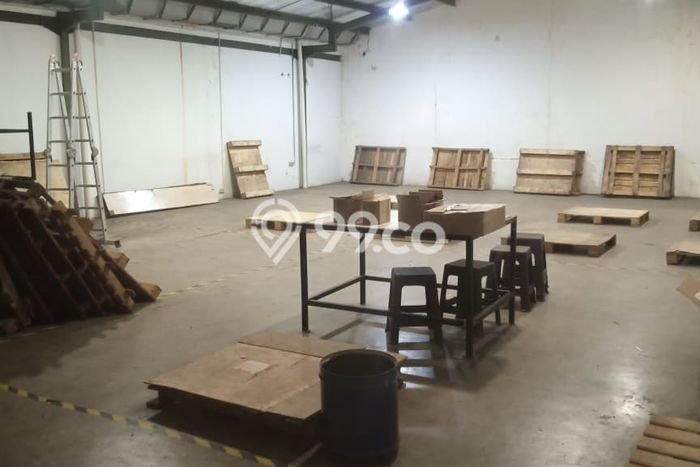 Gudang Disewa di Jakarta Utara dengan LB 750m2 Area Komersial Ramai Gudang Disewa di Jakarta Utara dengan LB 750m2 Area Komersial Ramai