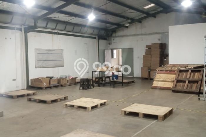 Gudang Disewa di Jakarta Utara dengan LB 750m2 Area Komersial Ramai Gudang Disewa di Jakarta Utara dengan LB 750m2 Area Komersial Ramai